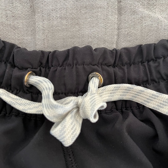 Vuori Clementine Shorts Lot x2 - Small - Black and Pistachio Green - Picture 8 of 10